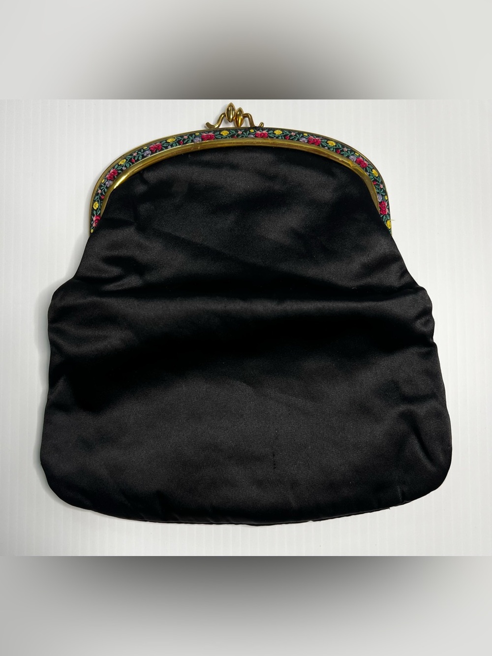 Vintage Ingber Black‎ Satin Clutch Floral Embroidered Trim Gold Kiss Lock Bag